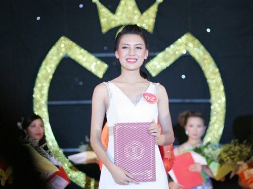 Trong đêm chung kết Hoa khôi ĐH CN Hà Nội 2011, Ngọc Lê đã xuất sắc vượt qua 15 thí sinh tài sắc khác